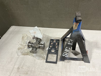 (4) Hand Jacks, (1) Indicating Light Panel & Assorted Items