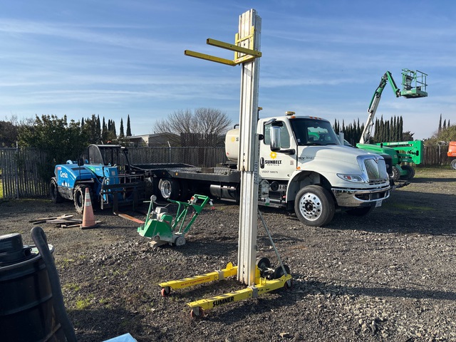 2022 Sumner 2010 Material Hoist (Inoperable)