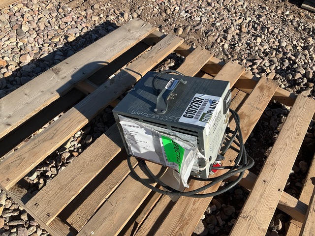 Lester Electrical 25900 Battery Charger