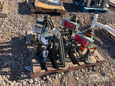 (4) Regent 8948-011 Hydraulic Tripod Jacks