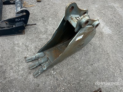 Wacker Neuson 12 in Digging Excavator Bucket - Fits Excavator