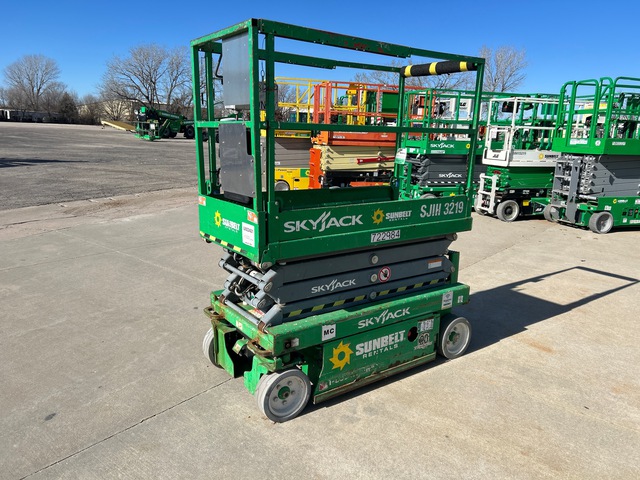 2015 Skyjack SJIII 3219 Electric Scissor Lift