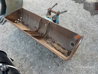 62 in Hydraulic Tilting Excavator Bucket - Fits Excavator