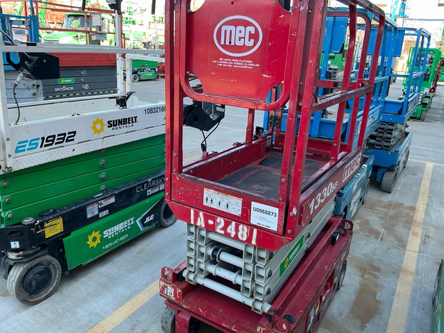 2017 MEC 1330SE Electric Scissor Lift (Inoperable)