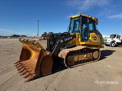 2021 John Deere 655K جرافة محملة مجنزرة