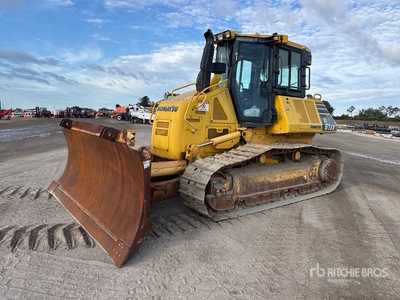 2018 Komatsu D61EX-24 جرافة مجنزرة