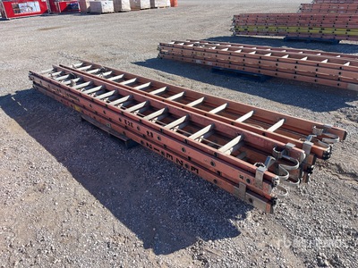 Quantity of (4) 28 ft はしご