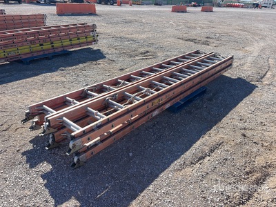 Quantity of (4) 28 ft はしご