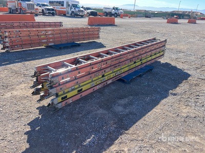 Quantity of (4) 28 ft はしご