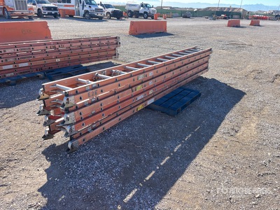 Quantity of (4) 28 ft はしご