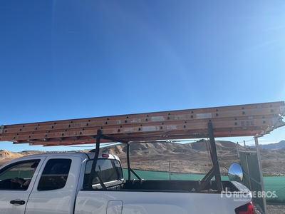 Quantity of (4) 28 ft Ladder