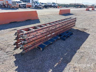 Quantity of (4) 28 ft はしご