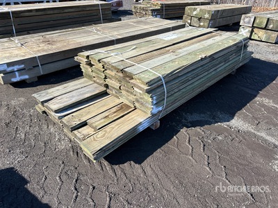 Quantity of (64) T&G Surplus Pressure Treated 2 in x 8 in-10 in x 8 ft -12 ft 木材