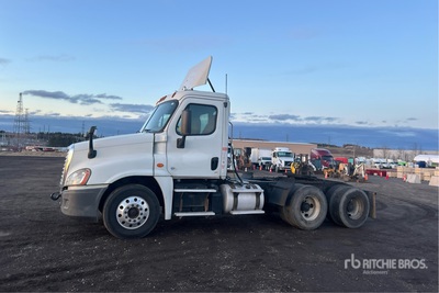 2013 Freightliner Cascadia 125 6x4 T/A Day Cab Truck Tractor