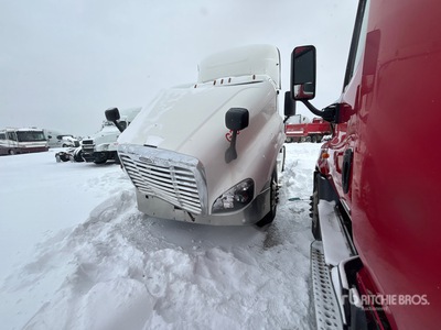 2017 Freightliner Cascadia 125 6x4 Cabeza Tractora Cabina Corta (Inoperable)