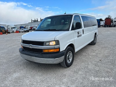 2013 Chevrolet Express 3500 12 乗客用バン