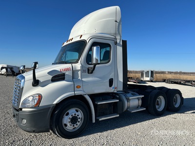 2015 Freightliner Cascadia 113 6x4 T/A Day Cab Truck Tractor