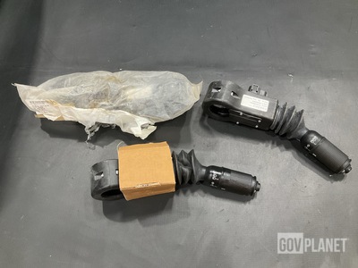 (44) BAE Systems R0079628 Push Switches