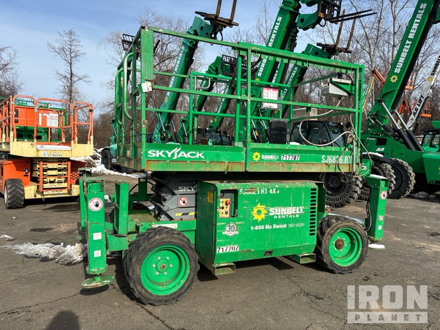 スカイトラック 2015 Skyjack SJ6826 RT Dual Fuel 4x4 Scissor Lift in North Haven