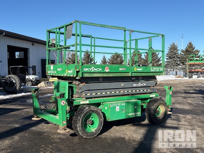 2015 Skyjack SJ7127 RT Dual Fuel 4x4 Ascenseur à ciseaux