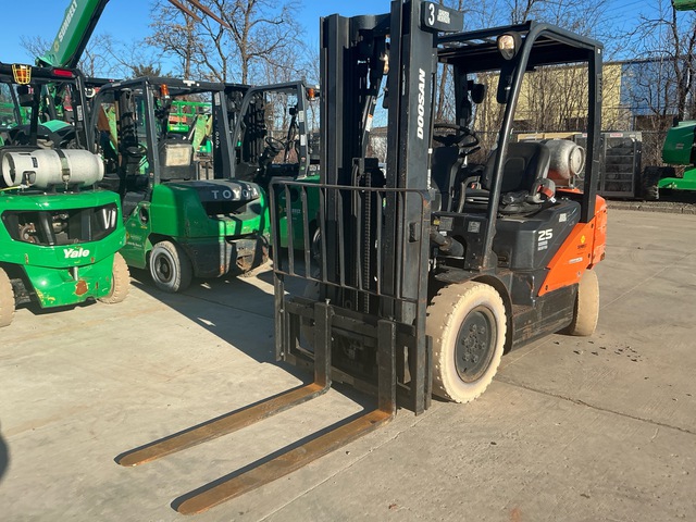 2017 Doosan G25N-7 4550 lb Pneumatic Tire Forklift