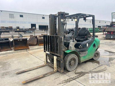 2012 Komatsu FG25T-16 4650 lb Pneumatic Tire Montacargas