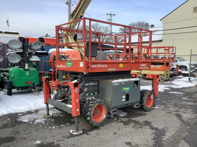 2016 Skyjack SJ6832RT Diesel 4x4 Scissor Lift