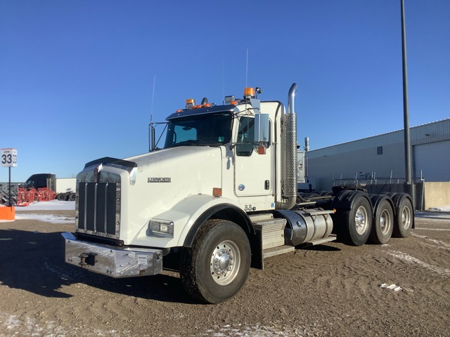 2015 Kenworth T800 8x4 Tri/A Day Cab Truck Tractor