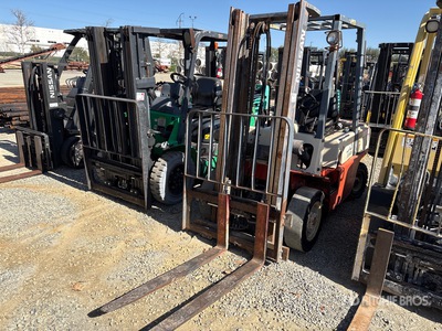 Nissan 50 Optimum 4700 lb Pneumatic Tire Carrelli Elevatori