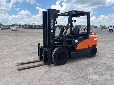 Doosan G35S-7 6950 lb Cushion Tire Carrelli Elevatori
