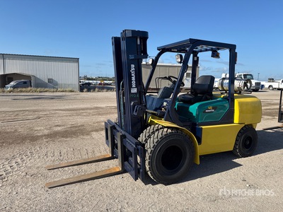 Komatsu FG45T2-7 8870 lb Pneumatic Tire Forklift