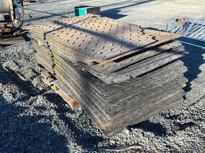 Quantity of (31) 8 ft x 4 ft x 1/2 in Plastic Tapis