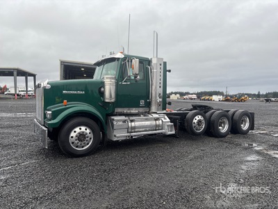 2022 Western Star 4900 8x4 Tri/A Day Cab Truck Tractor