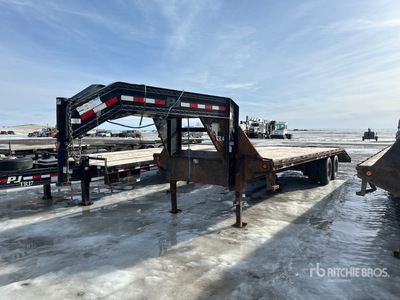 2011 PJ Trailers 26 ft T/A Gooseneck Pritsche Anhänger
