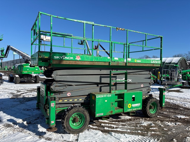 2015 Skyjack SJ9250RT Diesel 4x4 Scissor Lift