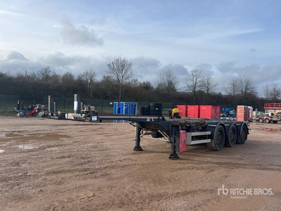 2011 Fruehauf T38NOTM2AEA Tri/A Semi-Remorque Porte- Conteneur Skel Trailer