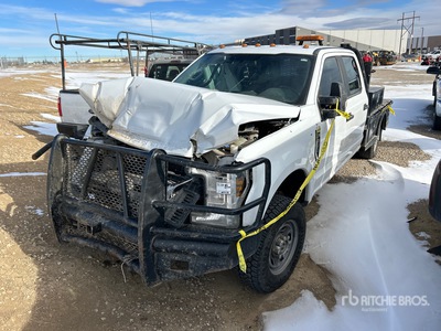 2019 Ford F-350 XL 4x4 Crew Cab Platte vrachtwagen (Inoperable)