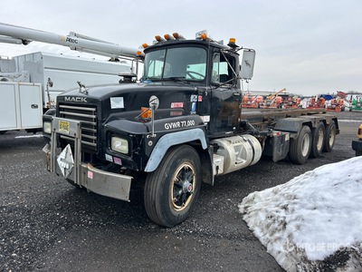 1995 Mack RD688S 8x4 Camión Portacontenedores