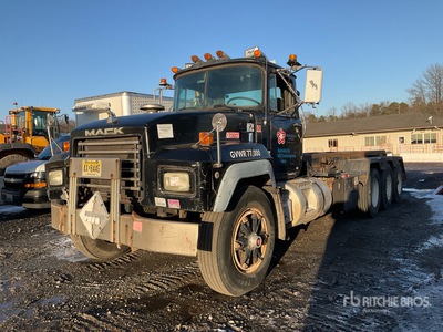 1995 Mack RD688S 8x4 Roll-Off Truck