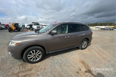 2013 Nissan Pathfinder SV 2WD SUV