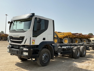 2021 Iveco Trakker 380 6x4 Container Truck