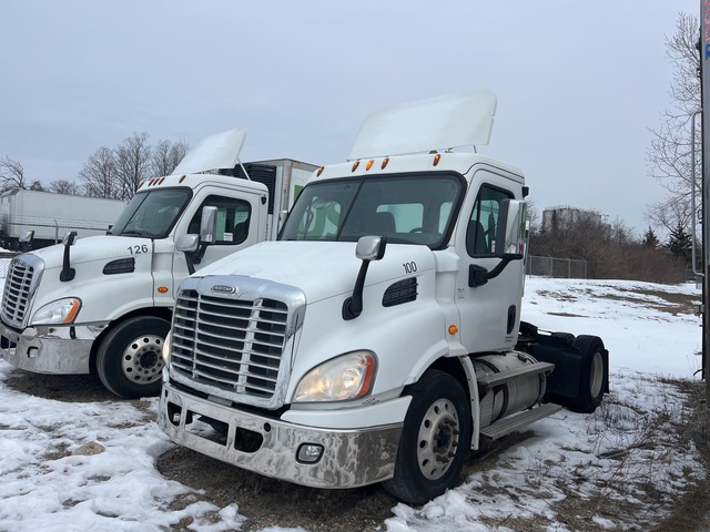 2013 Freightliner Cascadia 113 4x2 S/A Day Cab Truck Tractor