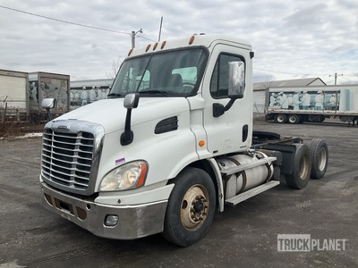 2012 Freightliner Cascadia 113 6x4 T/A Day Cab Truck Tractor