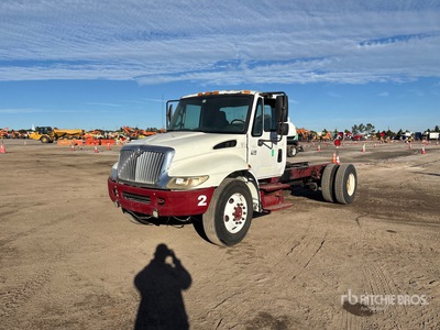 2005 International 4300 4x2 Cab and Chassis