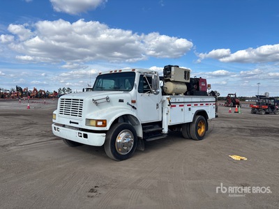 2001 International 4700 4x2 Service Truck
