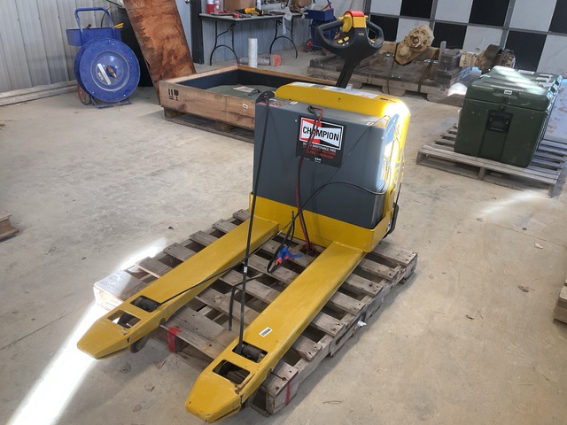 Yale MPB040-EN24T2748 Electric Pallet Jack