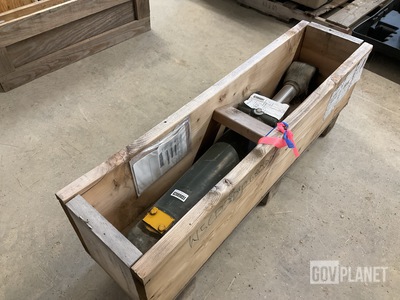 Deere & Company AH142932 Linear Actuating Cylinder Assembly