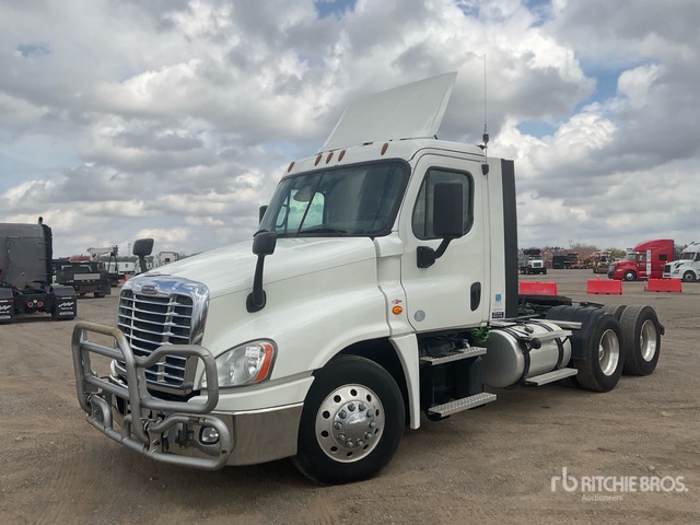 2019 Freightliner Cascadia 125 6x4 T/A Day Cab Truck Tractor