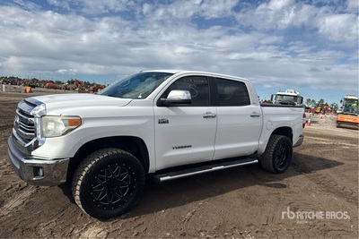 2017 Toyota Tundra SR5 4x4 Crew Cab Pick Up