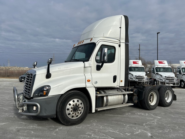 2018 Freightliner Cascadia 125 6x4 T/A Day Cab Truck Tractor